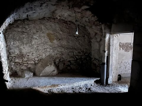 Local per reformar amb gran potencial i encant original