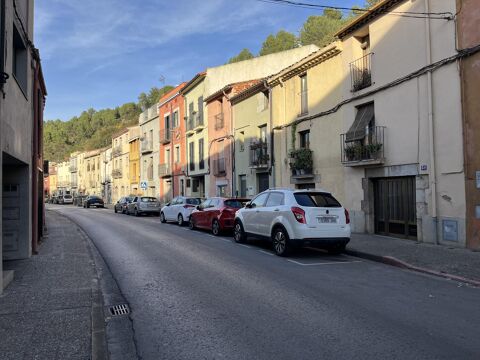 Local per reformar amb gran potencial i encant original