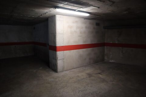 Unique parking space in the Eixample district of Girona, with capacity for several vehicles and a storage room