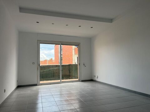 Pis de 4 habitacions amb annex