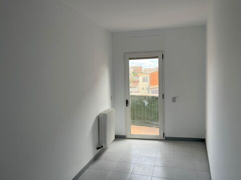 Pis de 4 habitacions amb annex