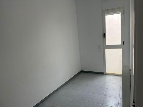 Pis de 4 habitacions amb annex