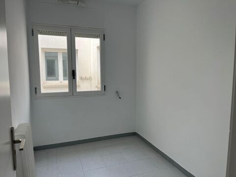 Pis de 4 habitacions amb annex