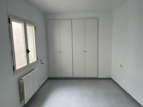 Pis de 4 habitacions amb annex