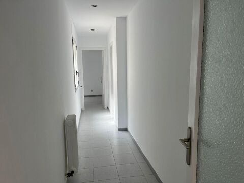 Pis de 4 habitacions amb annex