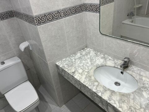 Pis de 4 habitacions amb annex