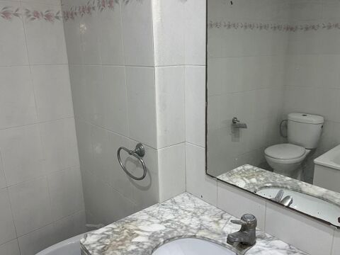 Pis de 4 habitacions amb annex