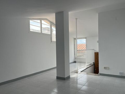 Pis de 4 habitacions amb annex