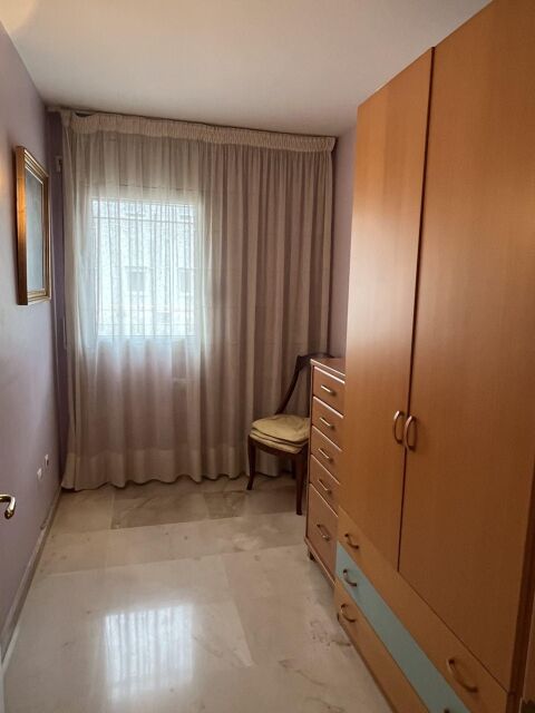 Pis ideal families a la zona Eixample Sud en una finca de pocs veïns