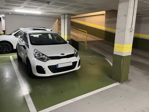 Pis ideal families a la zona Eixample Sud en una finca de pocs veïns