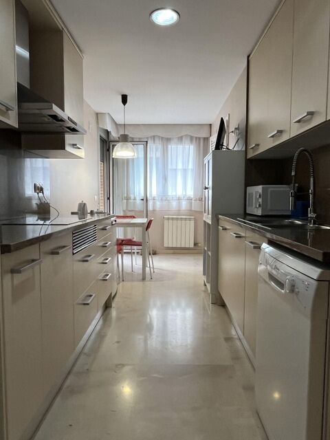 Pis ideal families a la zona Eixample Sud en una finca de pocs veïns
