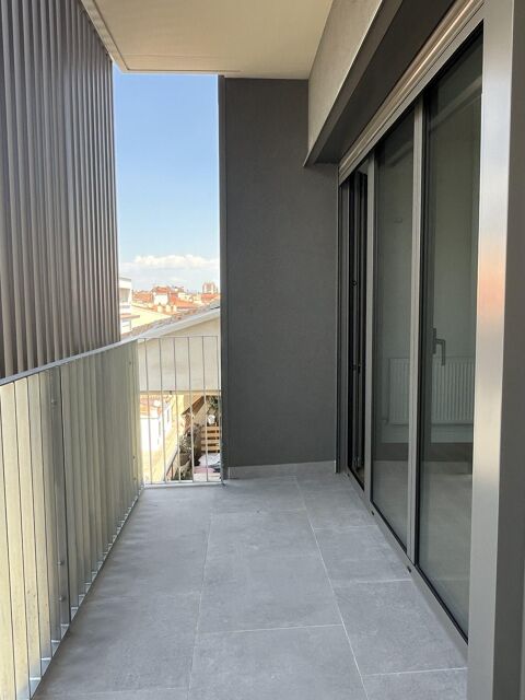 Estrena la teva nova llar amb piscina, jardí i pàrquing en una de les zones més tranquil·les de Girona