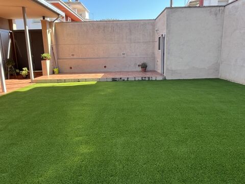 Casa en una sola planta amb jardí, porxo i garatge per a dos cotxes a Vilaroja