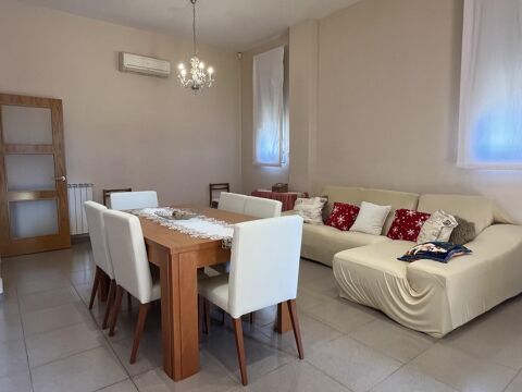 Casa en una sola planta amb jardí, porxo i garatge per a dos cotxes a Vilaroja