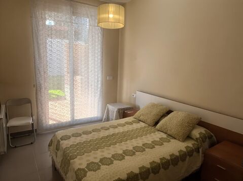 Casa en una sola planta amb jardí, porxo i garatge per a dos cotxes a Vilaroja
