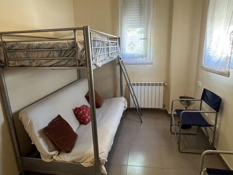 Casa en una sola planta amb jardí, porxo i garatge per a dos cotxes a Vilaroja