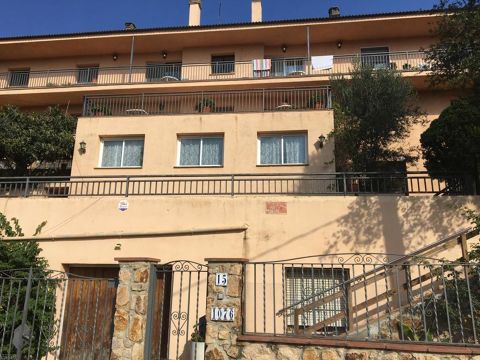 Edificio en la costa formado por 4 apartamentos